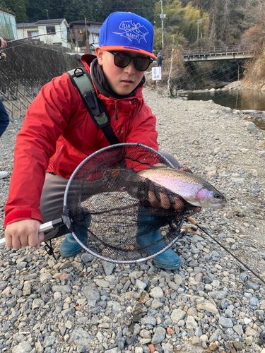 芥川マスつり場