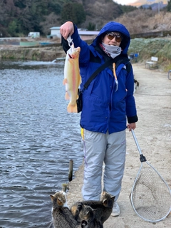 アルビノニジマスの釣果