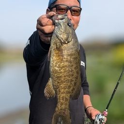 スモールマウスバス