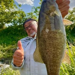 スモールマウスバス