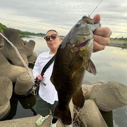 スモールマウスバス