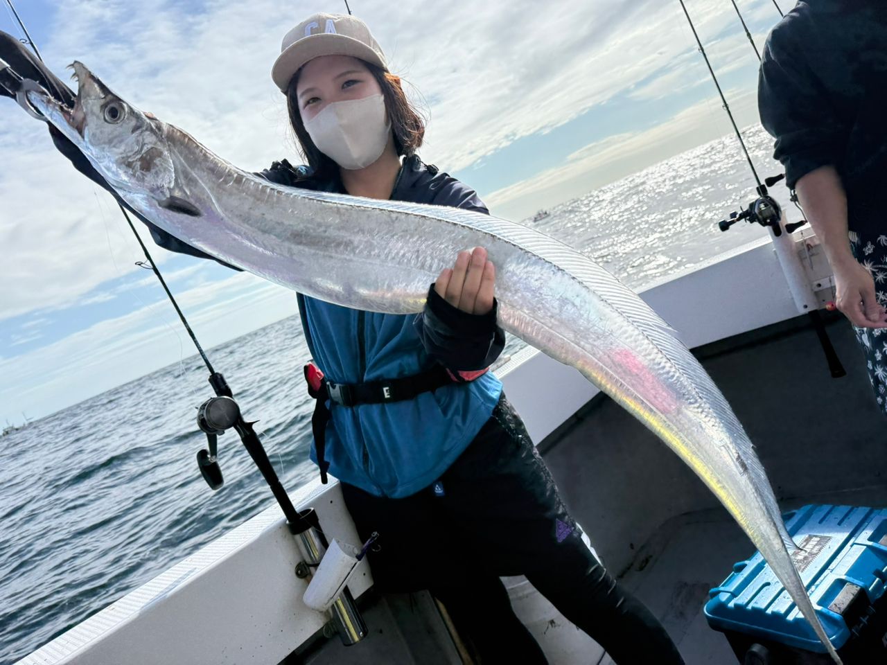 釣り人アングラー 剛力58センチ・ストライパーで“野生磨き” 命の大切さを教える