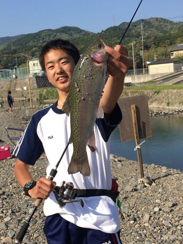 ニジマスの釣果